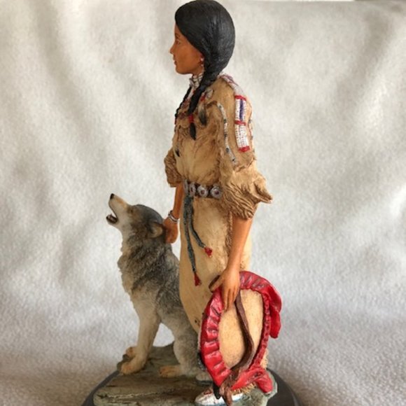 Country Artists Call of the Warrior Indian woman with wolf figurine - Picture 3 of 13